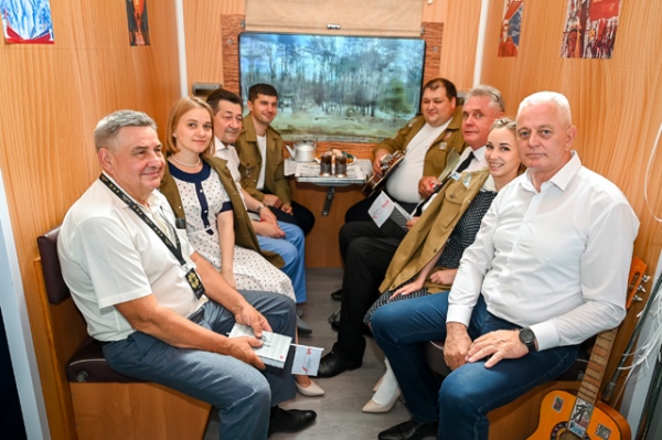 В этом году ретрокупе было оформлено в стиле спецпоезда на БАМ В этом году ретрокупе было оформлено в стиле спецпоезда на БАМ