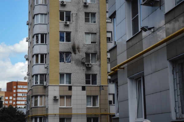 На улице Дружининской обломки беспилотников попали в многоэтажный дом, вызвав возгорание в жилых помещениях На улице Дружининской обломки беспилотников попали в многоэтажный дом, вызвав возгорание в жилых помещениях