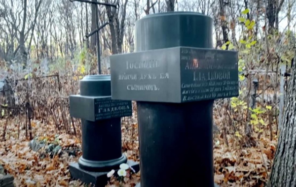 На надгробии купчихи Анны Гладковой значится: скончалась 31 февраля 1851 года На надгробии купчихи Анны Гладковой значится: скончалась 31 февраля 1851 года