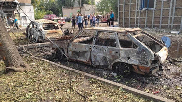 По данным мэрии, полностью сгорело 3 автомобиля, повреждено более 20 машин По данным мэрии, полностью сгорело 3 автомобиля, повреждено более 20 машин