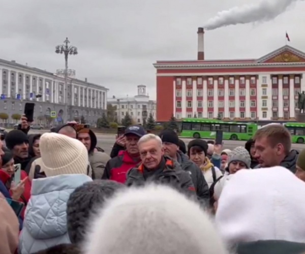 Куряне попросили звезду «Улиц разбитых фонарей» Александра Половцева передать их просьбу президенту Куряне попросили звезду «Улиц разбитых фонарей» Александра Половцева передать их просьбу президенту