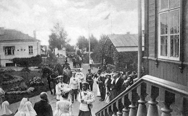 Император Николай II прибыл в Курск в конце августа 1902 года для участия в военных маневрах Император Николай II прибыл в Курск в конце августа 1902 года для участия в военных маневрах