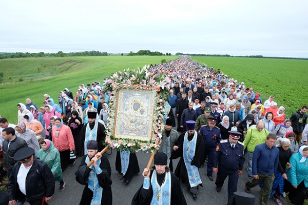 С 2002 года был возрожден крестный ход в украинское Мирополье. С 2014 года он проходил только по российской территории – из села Горналь в Суджу С 2002 года был возрожден крестный ход в украинское Мирополье. С 2014 года он проходил только по российской территории – из села Горналь в Суджу