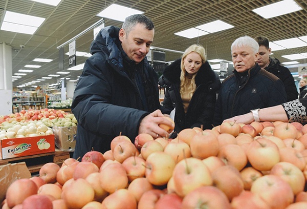 «Пишите мне, если видите рост цен на основные продукты, будем реагировать», – обратился к курянам Александр Хинштейн «Пишите мне, если видите рост цен на основные продукты, будем реагировать», – обратился к курянам Александр Хинштейн