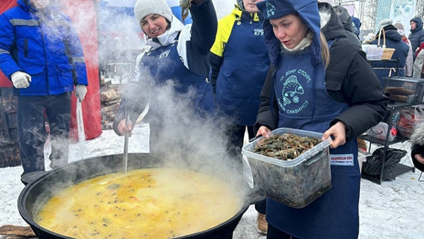 100 литров курской ухи гости фестиваля разобрали за полчаса 100 литров курской ухи гости фестиваля разобрали за полчаса