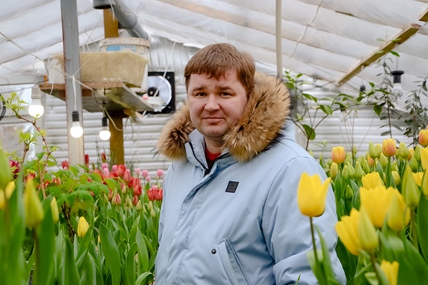 Дмитрий еще школьником выращивал на даче гладиолусы, а первые заработанные деньги потратил на музыкальный центр Дмитрий еще школьником выращивал на даче гладиолусы, а первые заработанные деньги потратил на музыкальный центр