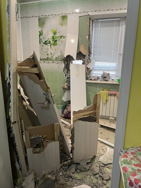В областном центре обломки беспилотников повредили 23 дома и 12 автомобилей В областном центре обломки беспилотников повредили 23 дома и 12 автомобилей