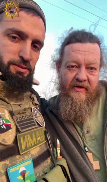 Отец Евгений вместе с имамом Исой помогает эвакуировать жителей Суджанского района Отец Евгений вместе с имамом Исой помогает эвакуировать жителей Суджанского района