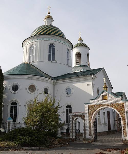 В Свято-Троицком храме после вторжения ВСУ от обстрелов прятались жители Суджи В Свято-Троицком храме после вторжения ВСУ от обстрелов прятались жители Суджи