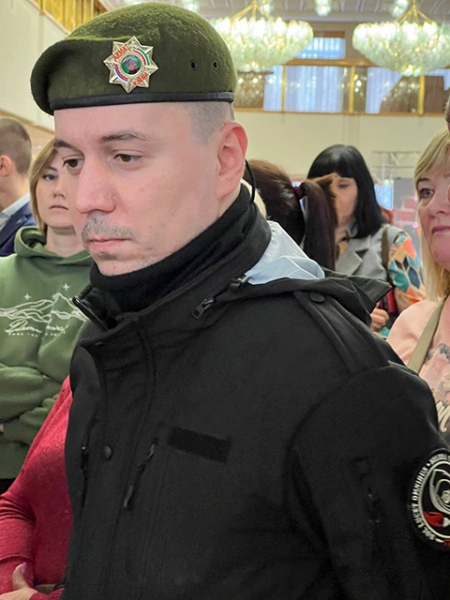 Выставку в Курске открыл легендарный Аид – командир разведгруппы спецназа «Ахмат» Выставку в Курске открыл легендарный Аид – командир разведгруппы спецназа «Ахмат»