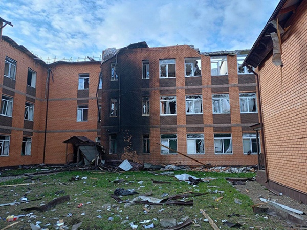 В селе Песчаном удар пришелся по зданию школы В селе Песчаном удар пришелся по зданию школы
