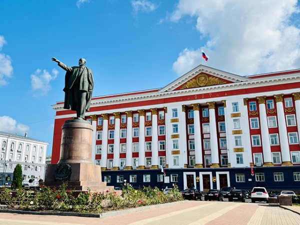 В 2013 году памятник перед Домом Советов признали объектом культурного наследия В 2013 году памятник перед Домом Советов признали объектом культурного наследия
