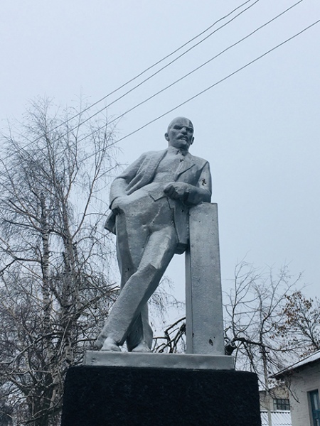 Этот памятник был сооружен на средства трудящихся и открыт осенью 1933 года Этот памятник был сооружен на средства трудящихся и открыт осенью 1933 года