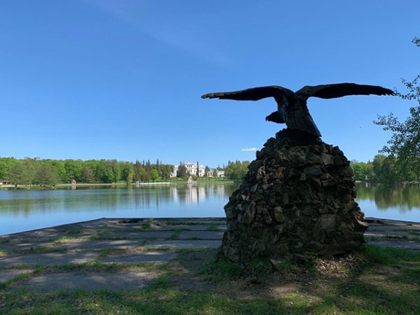 В 1903 году на берегу пруда в Марьино установили скульптуру «Орел» – в честь подвигов князя во время Кавказской войны В 1903 году на берегу пруда в Марьино установили скульптуру «Орел» – в честь подвигов князя во время Кавказской войны