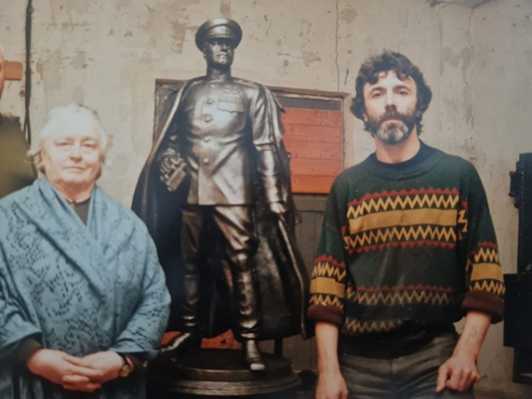 Для памятника Жукову скульптору позировала дочь маршала Маргарита Для памятника Жукову скульптору позировала дочь маршала Маргарита