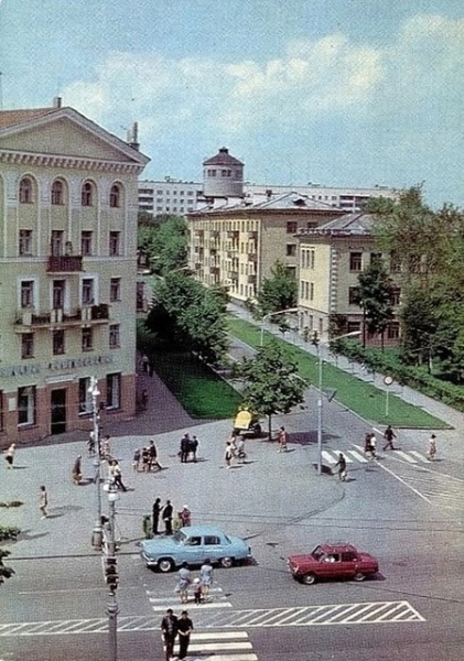 Так дом на углу улиц Ленина и Павлова выглядел в советское время Так дом на углу улиц Ленина и Павлова выглядел в советское время