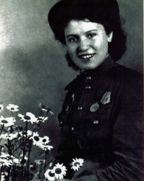 На фронт Клавдия Дмитриевна ушла в 17 лет На фронт Клавдия Дмитриевна ушла в 17 лет