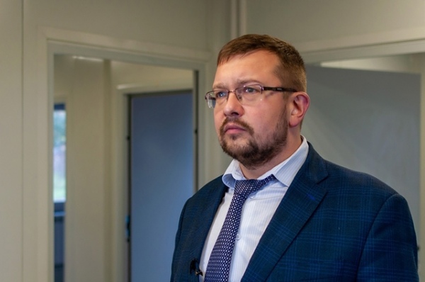 Иван Руднев занял пост главврача в 2023 году. До этого он возглавлял ЦРБ Советского района Иван Руднев занял пост главврача в 2023 году. До этого он возглавлял ЦРБ Советского района