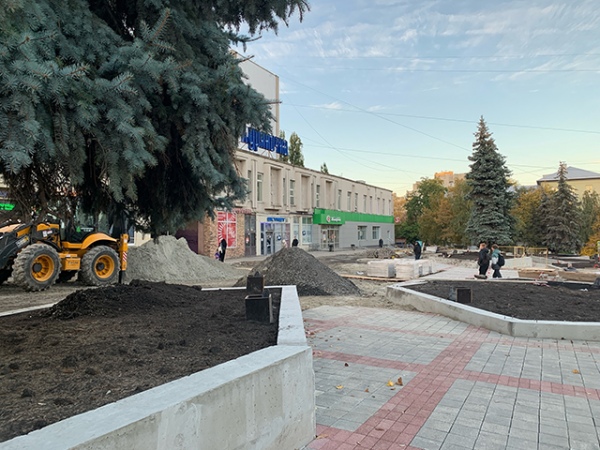 31 дерево и 230 кустарников появятся перед ТЦ «Куряночка» 31 дерево и 230 кустарников появятся перед ТЦ «Куряночка»