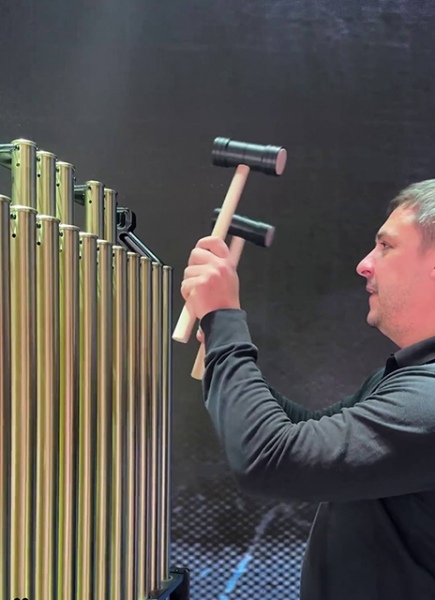 Оркестровый колокол в точности имитирует звучание церковных колоколов Оркестровый колокол в точности имитирует звучание церковных колоколов