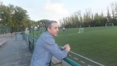 Мастер спорта Роговской на стадионе КЗТЗ, где начинал он сам и играл его отец на первенство завода