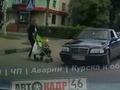 Курск. На пешеходном переходе мама с коляской едва не оказалась под колесами авто