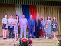 День России в Тимском районе: посадка роз, вручение паспортов и наград